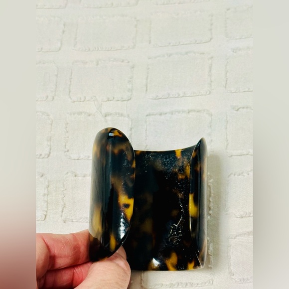 Tory Burch tortoise shell, cuff bracelet - Picture 2 of 3